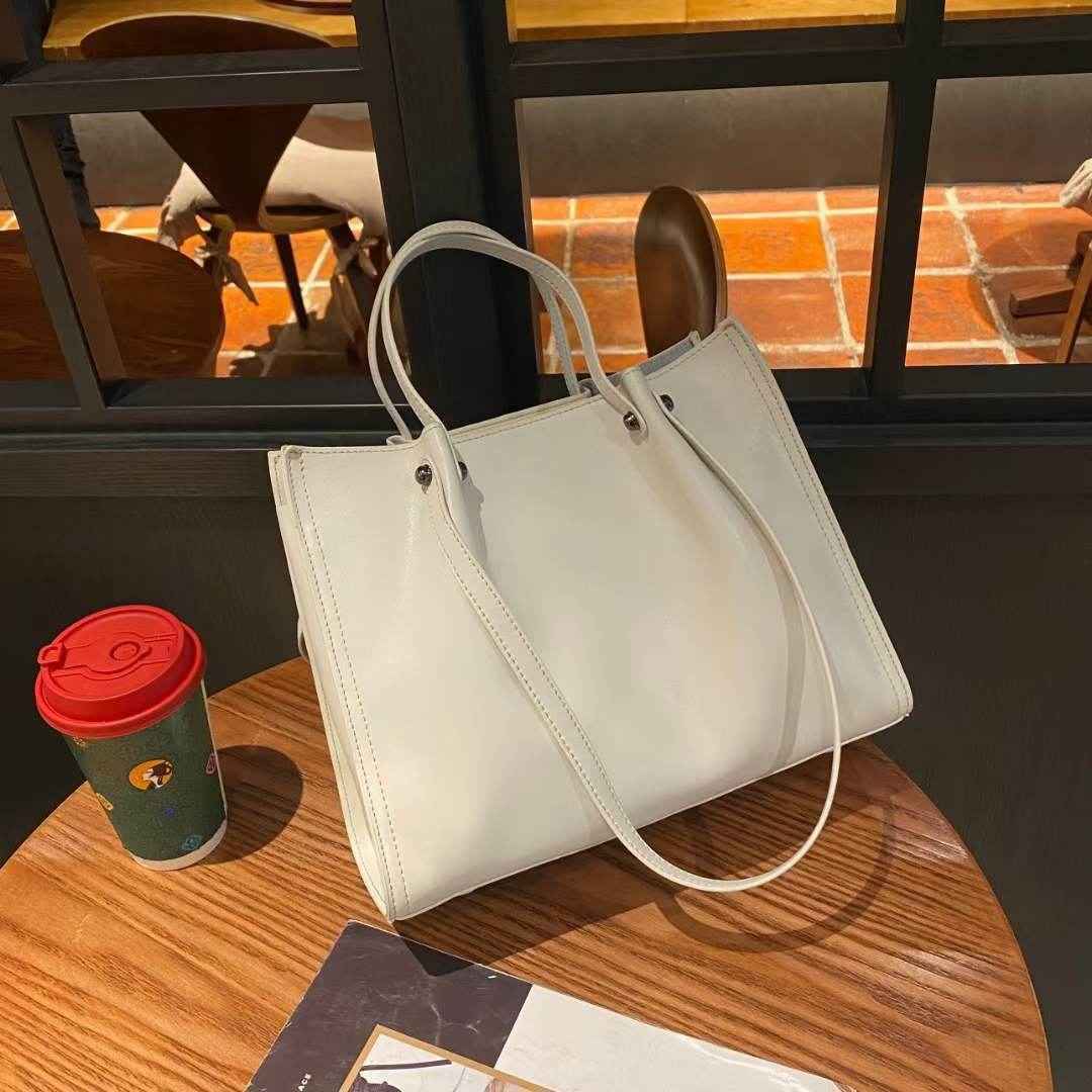 Leichte luxuriöse Umhängetasche für Damen - Ein Must-Have - Kreativkauf.SI