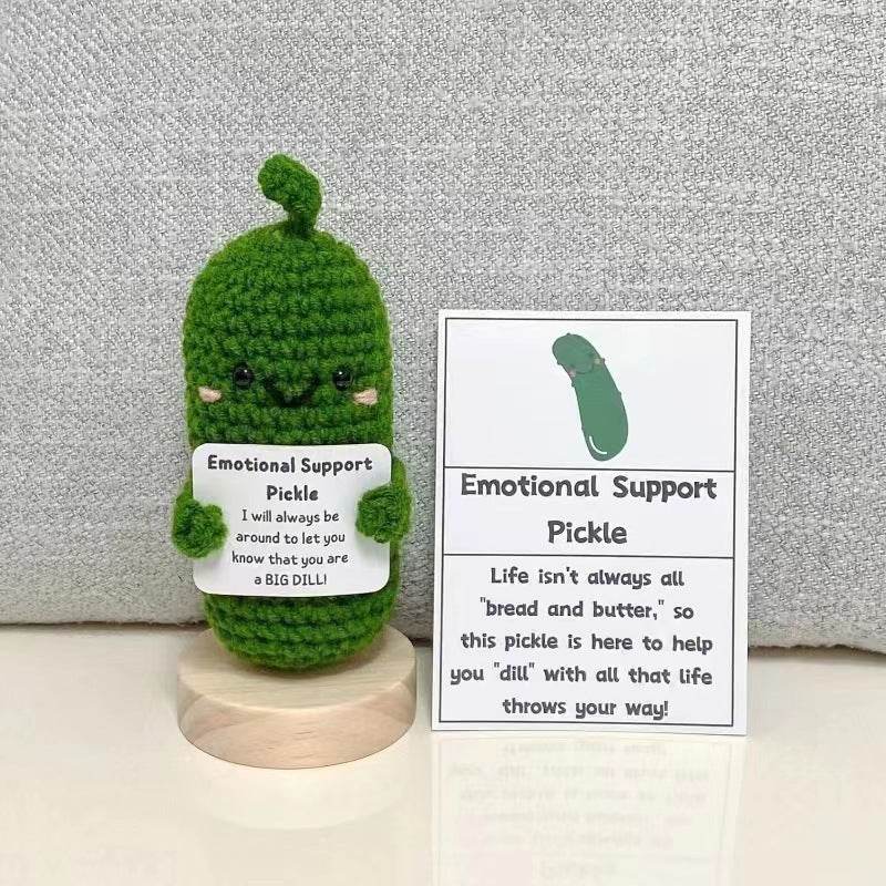 Gestrickte Gurken Puppe verleiht positive, nette  und emozonale Energie - Kreativkauf.SI