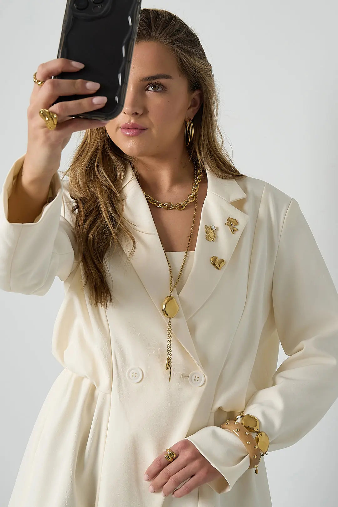 Lange Halskette mit organisch geformten Perlen