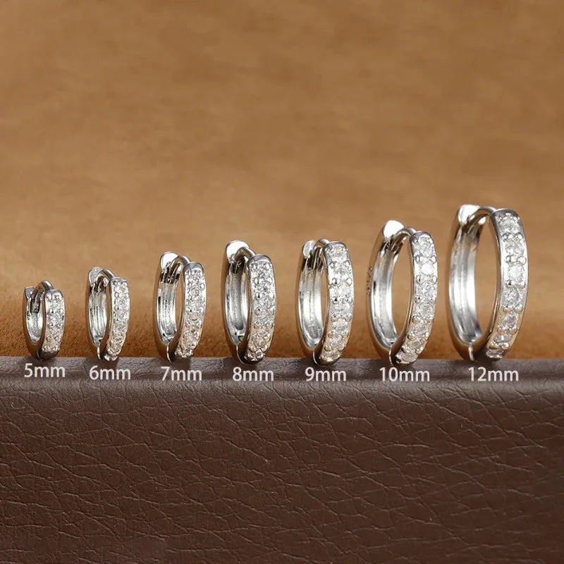 1 Paar Minimalistische Edelstahl Huggie Creolen mit Zirkonia