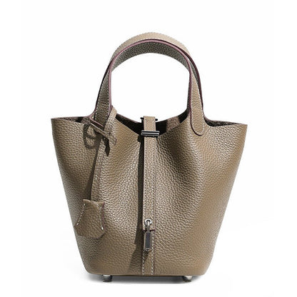 Hochwertige Rindsleder Damenhandtasche mit praktischem Design und Fächern für den Alltag - Si.Kreativkauf