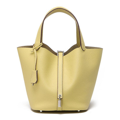 Hochwertige Rindsleder Damenhandtasche mit praktischem Design und Fächern für den Alltag - Si.Kreativkauf